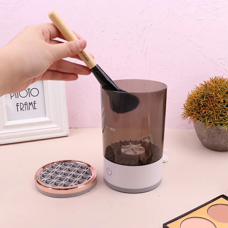 Automatic makeup brush cleaner